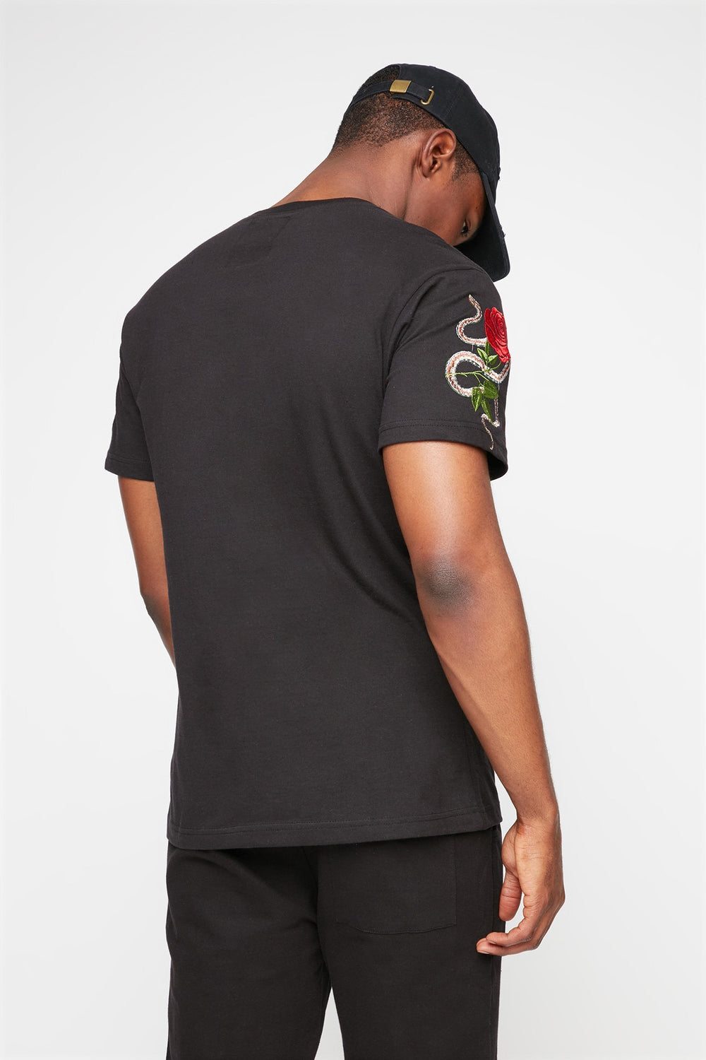 Men T-shirt rayé à broderies de serpent et de rose Noir
