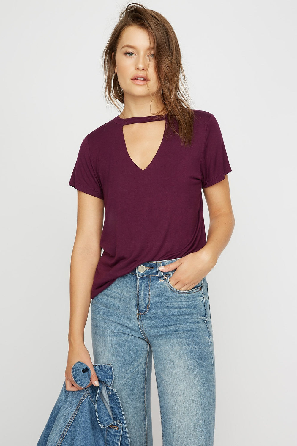 Women T-shirt à encolure en V avec collier ras-du cou Prune
