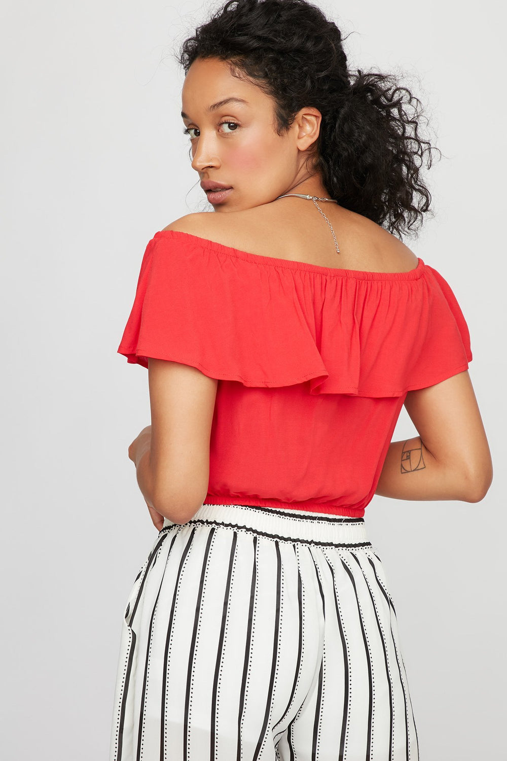 Women Off The Shoulder Button-Up Ruffle Cropped Blouse Red