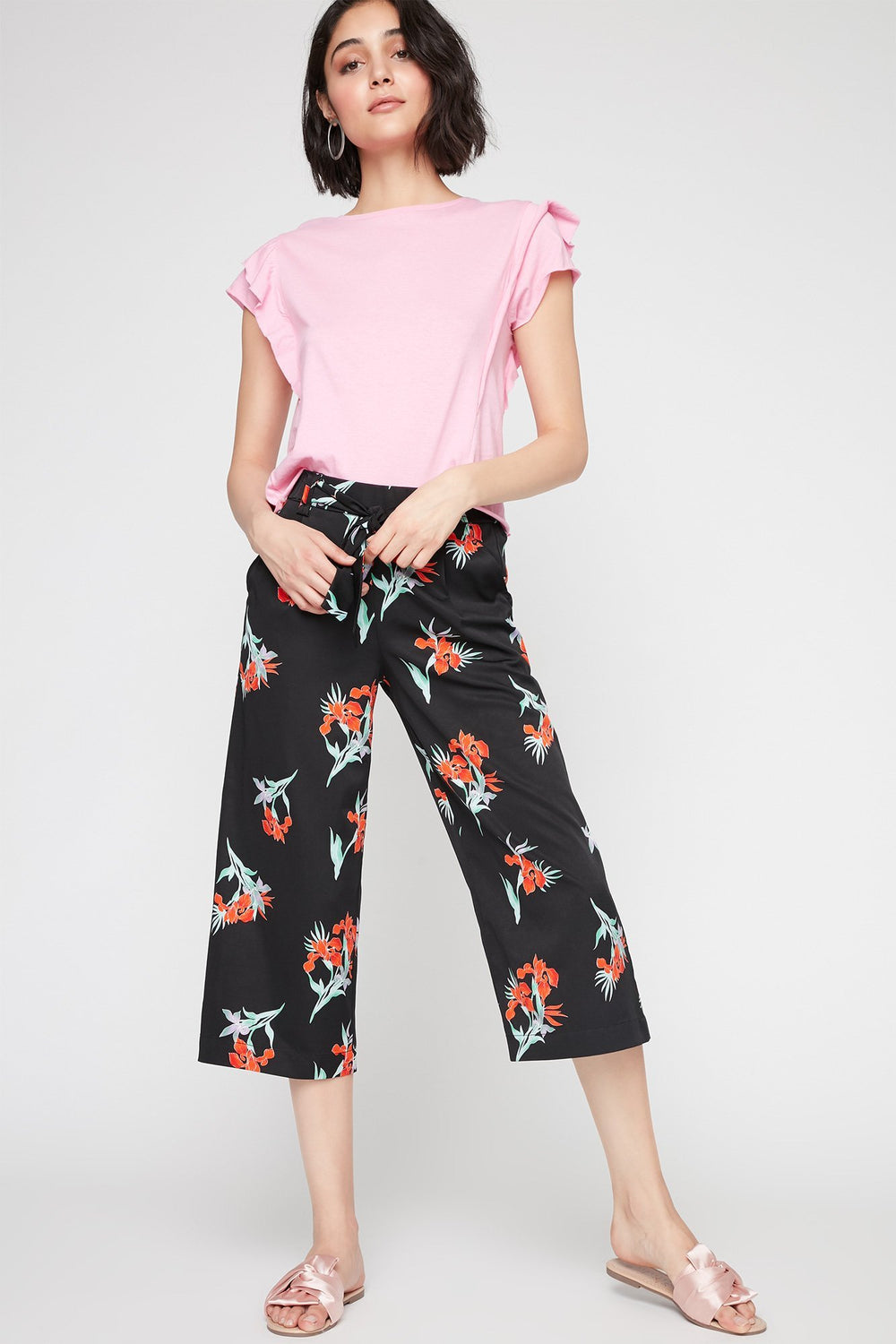 Women T-shirt à manches volantées avec encolure dégagée Rose