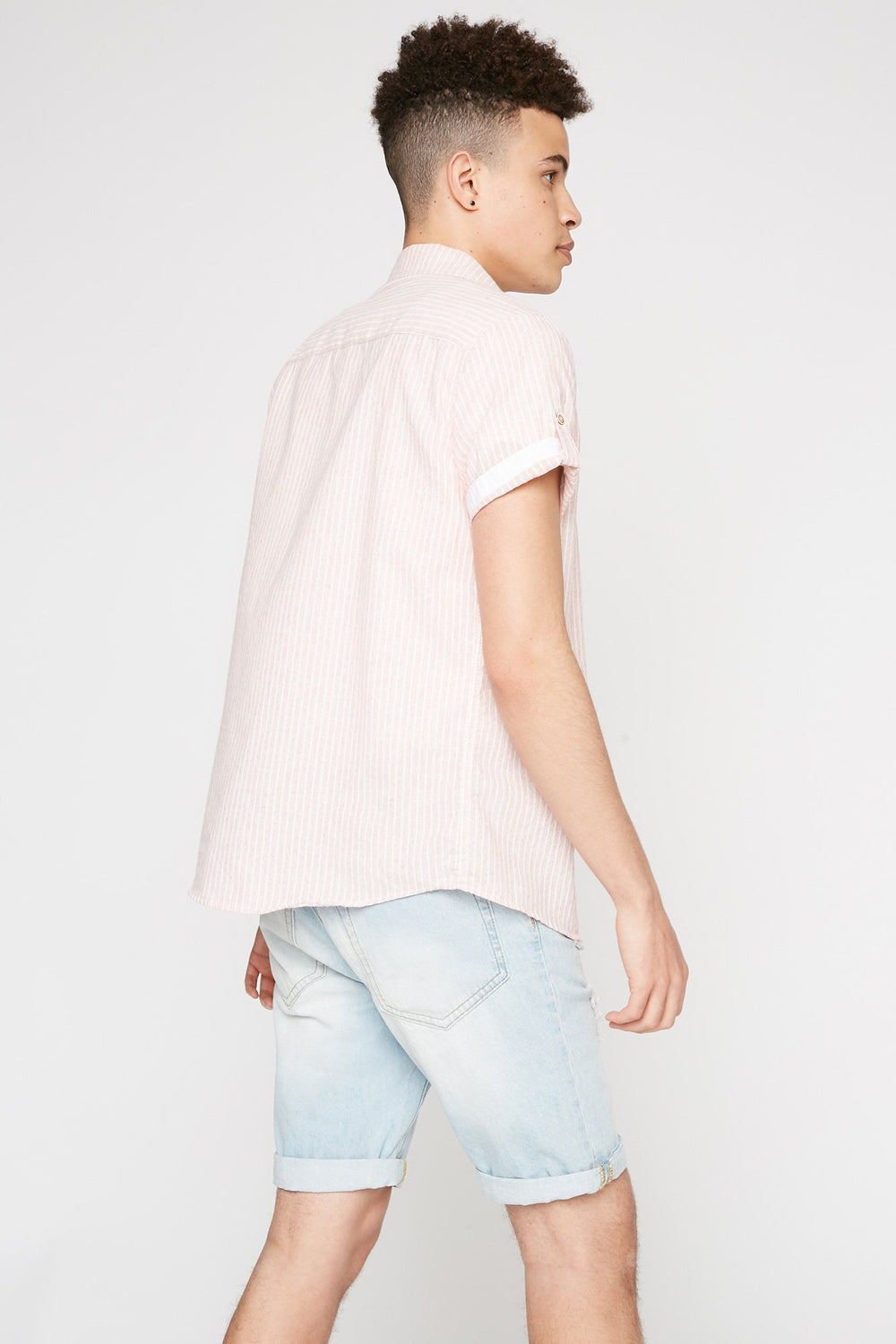 Men Chemise boutonnée rayée à manches courtes avec revers Rose
