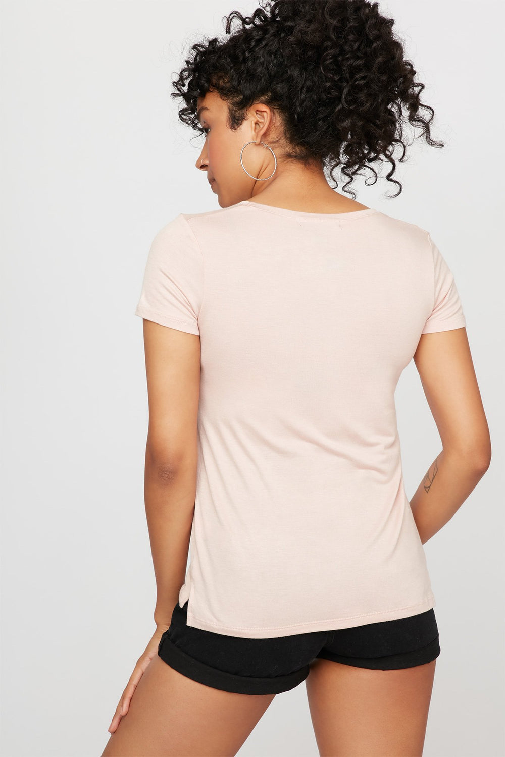 Women Scoop Neck Lightweight Pocket Coloured T-Shirt Rose