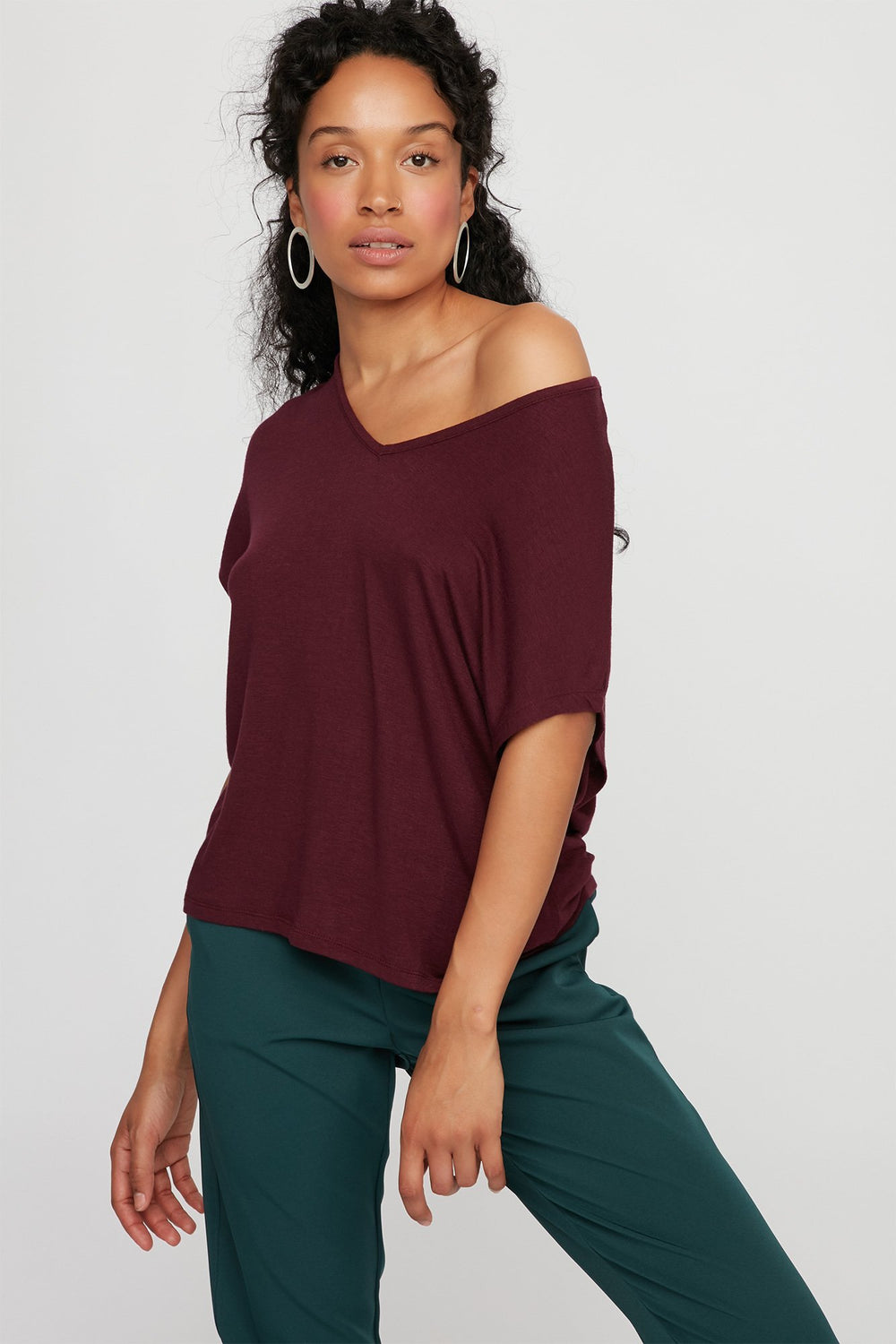 Women T-shirt de base à manches chauve-souris et encolure en V Rouge foncé