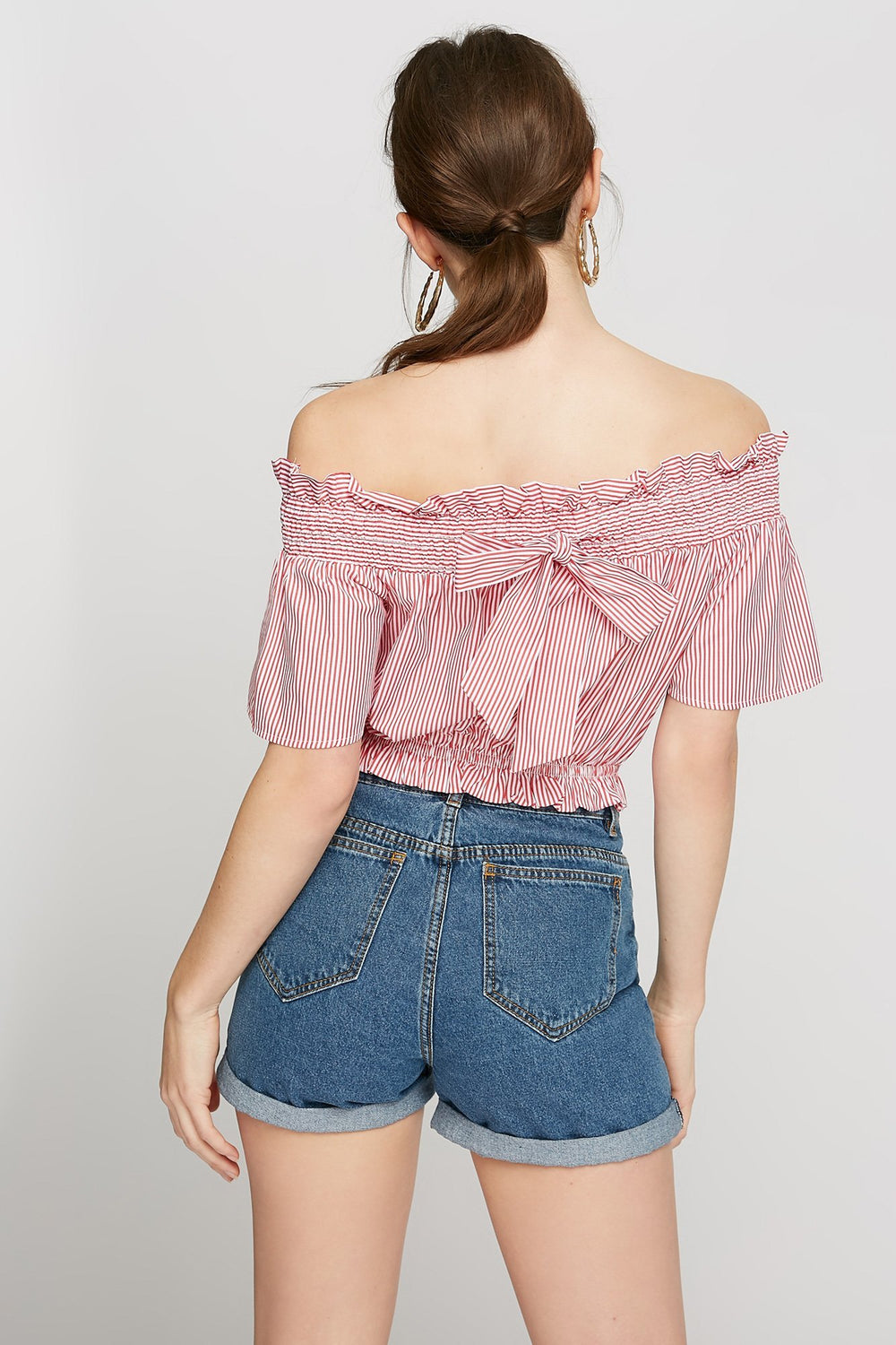 Women Blouse courte smockée volantée rayée à épaules dénudées Rouge