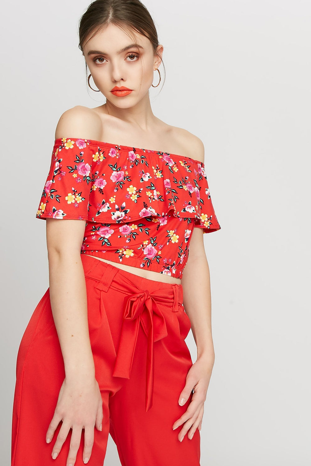 Women Blouse courte volantée fleurie à épaules dénudées Rouge