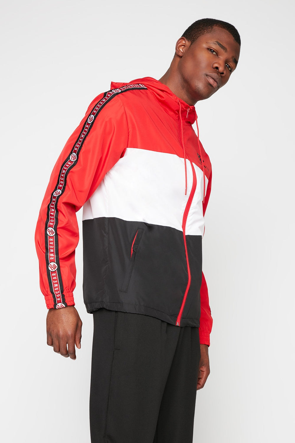 Men Coupe-vent Rocawear à capuchon avec blocs de couleurs, rayures latérales et taille coulissante Rouge