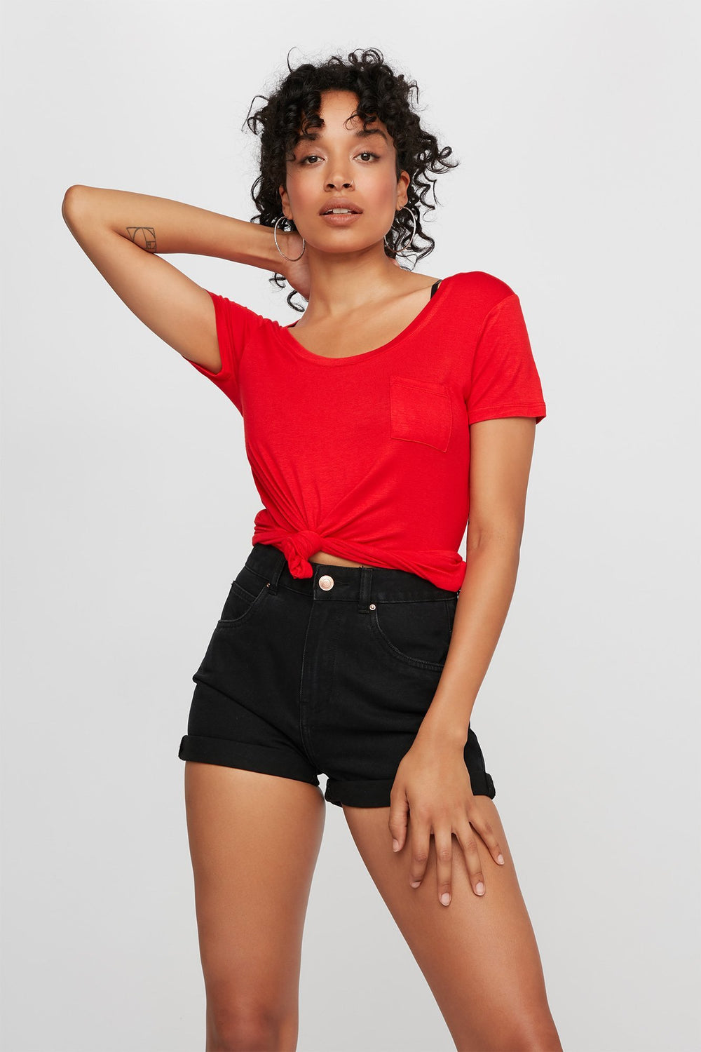 Women T-shirt léger coloré avec poche et encolure arrondie Rouge