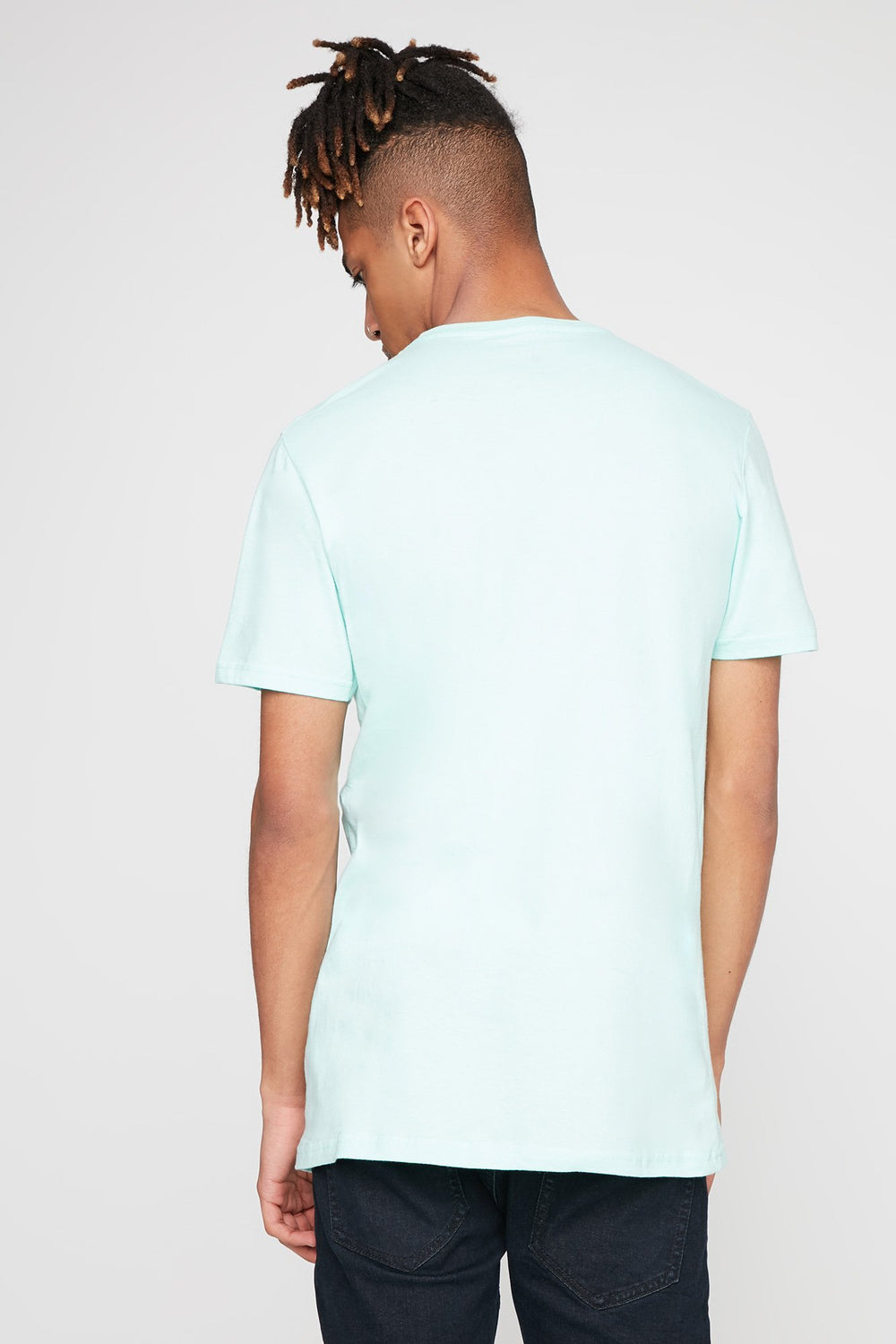 Men T-shirt basique doux pastelé à encolure dégagée Sauge