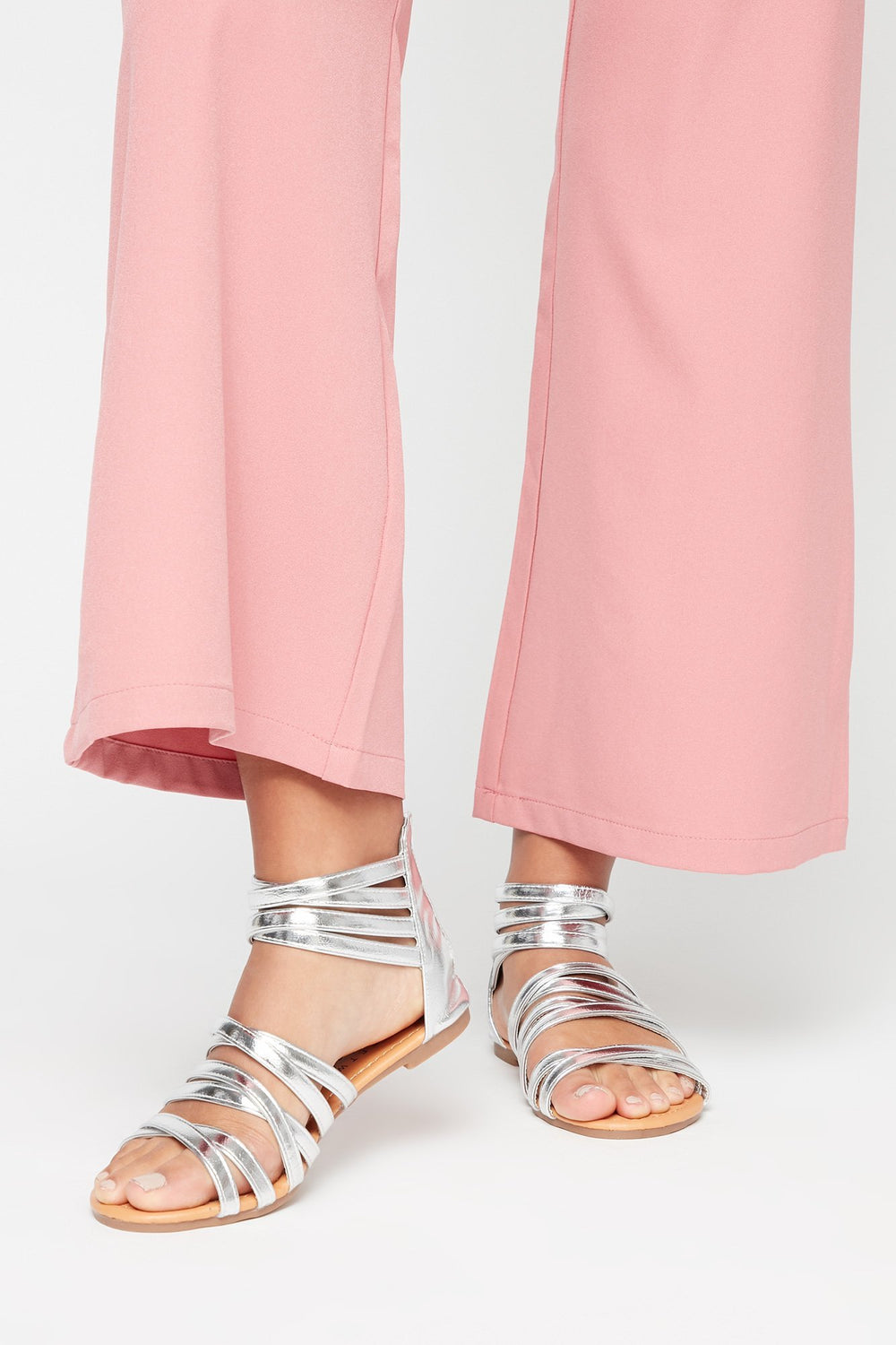 Women Metallic Pull-On Back Zipper Gladiator Sandal Silver