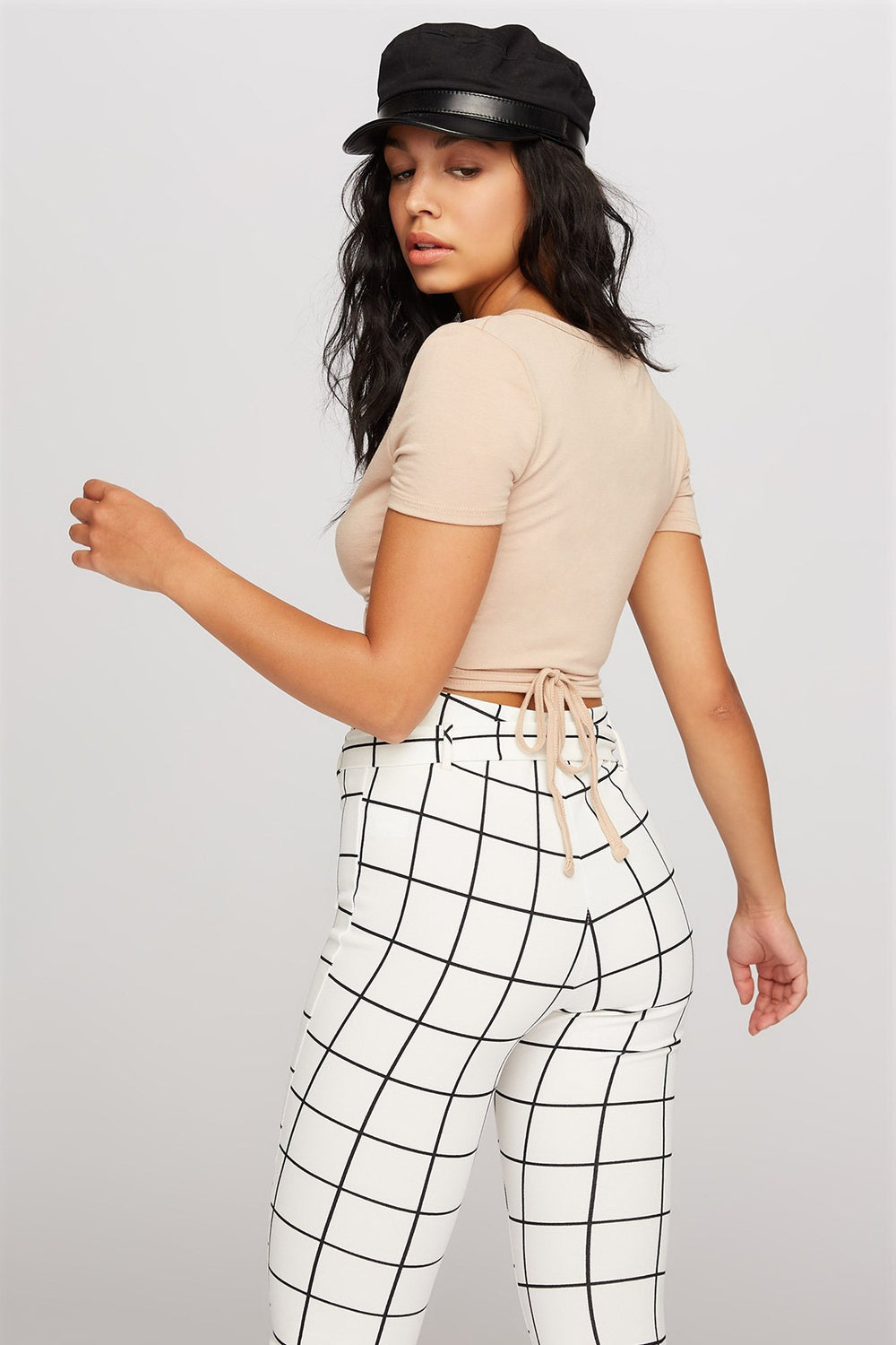 Women T-shirt cache-cur court avec attache au dos et encolure en V Taupe